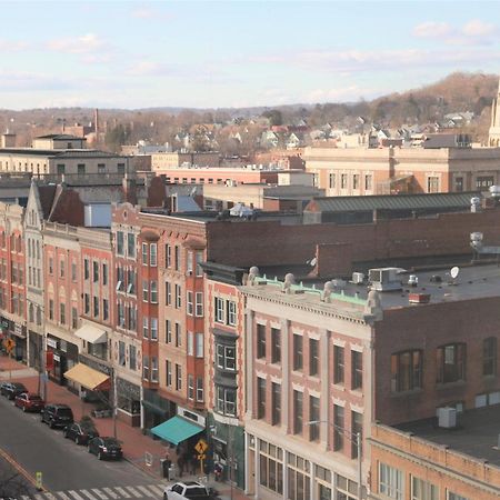 Готель Courtyard Waterbury Downtown Екстер'єр фото