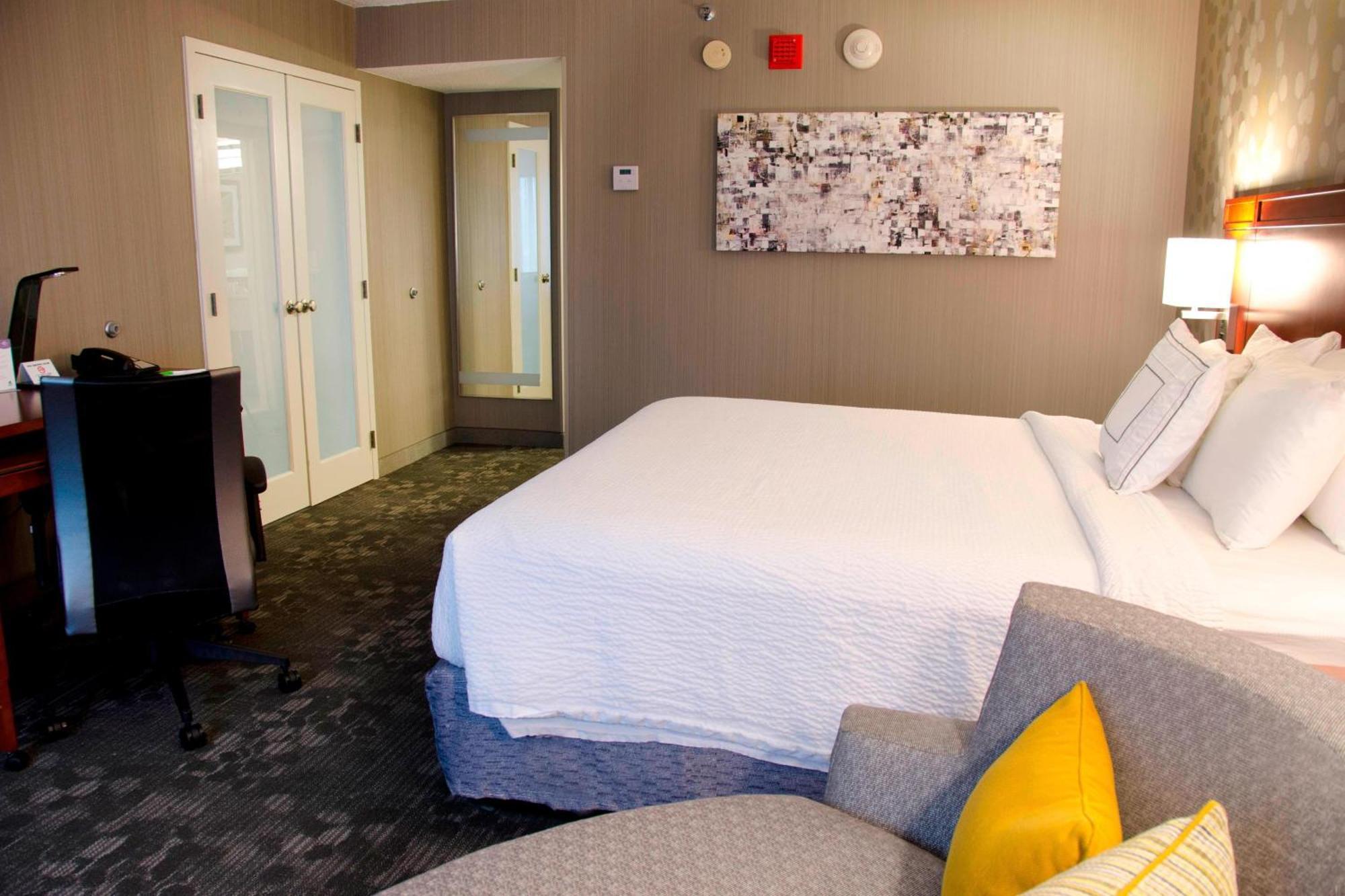 Готель Courtyard Waterbury Downtown Екстер'єр фото