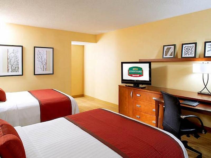 Готель Courtyard Waterbury Downtown Екстер'єр фото