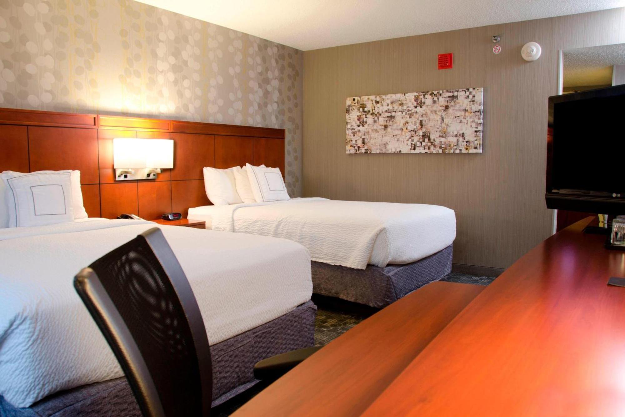 Готель Courtyard Waterbury Downtown Екстер'єр фото